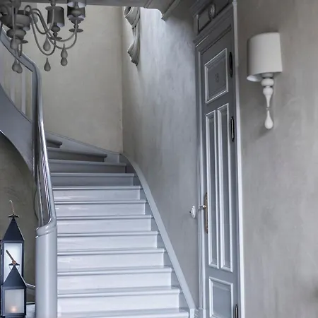 Hans Hubert Apartment *