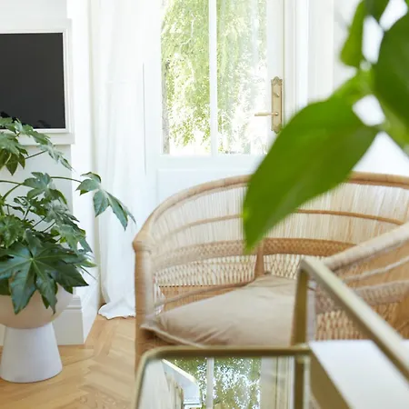 Hans Hubert Apartment *